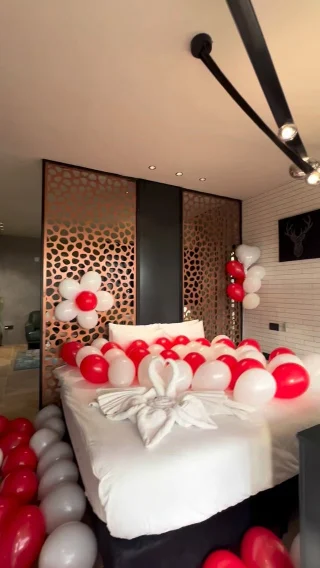 אין כמו להפתיע את האהוב שלכם! ❤️
תייגו את מי שהייתם רוצים להפתיע ככה🥰

מחכים לכם אצלנו- מושב נטועה-סוויטות נעמי📍

#חופשה #זוגות #חופשהזוגית #יוםהולדת #פוריו